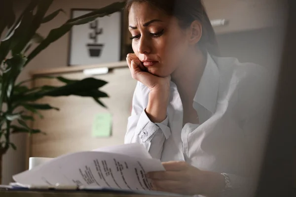 Young Worried Businesswoman Going Reports While Working Office — Foto de Stock