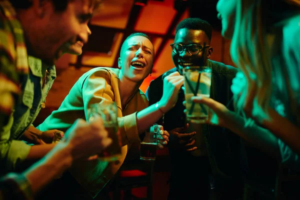 Young Carefree Friends Having Fun Signing Karaoke Night Out Pub — Stok fotoğraf
