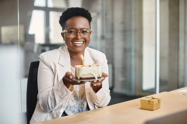 Happy African American Businesswoman Holding Cake Lightened Candle Office Looking — Fotografia de Stock