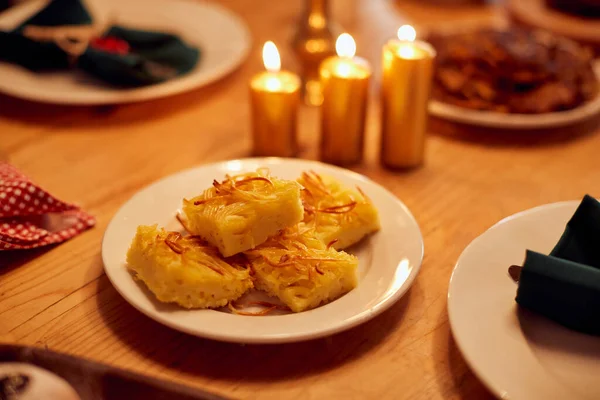 Jewish Noodle Kugel Candlelight Dining Table Hanukkah — Stock Photo, Image
