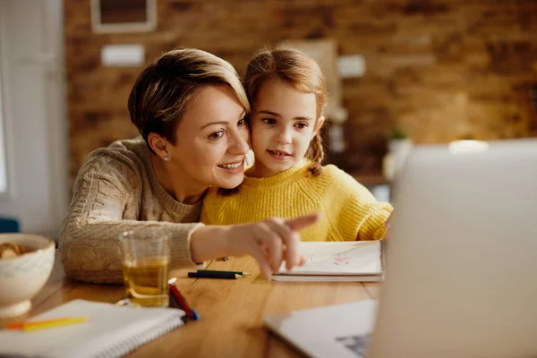 Happy Mother Showing Something Computer Her Small Daughter Home — Foto de Stock