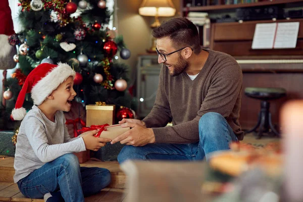 Happy Father Giving His Son Gift Christmas Morning Home — ストック写真