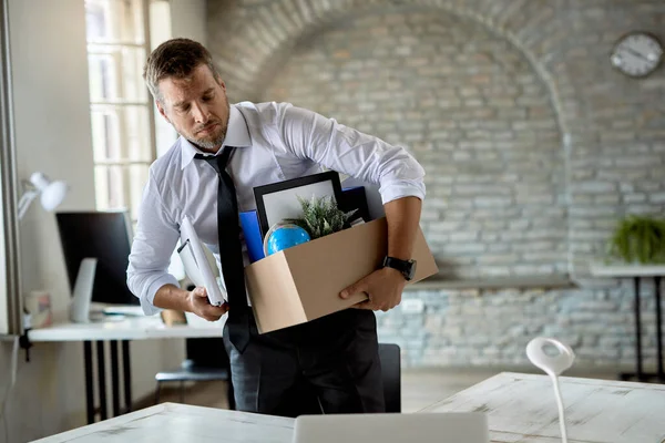 Fired Businessman Packing His Belongings Leaving Office — Stockfoto