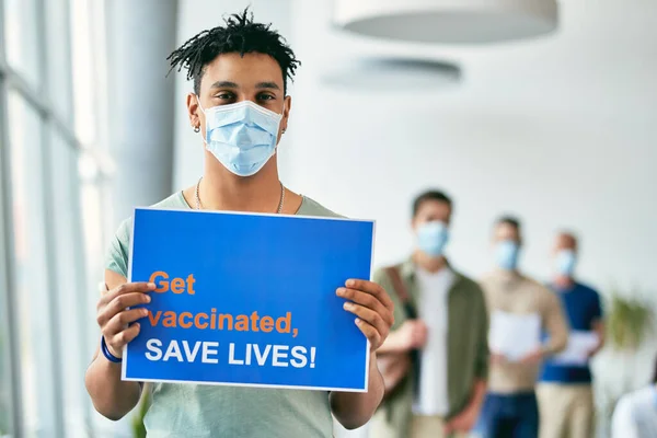 Smiling Black Man Holding Placard Inviting People Lives Get Vaccinated — Foto Stock