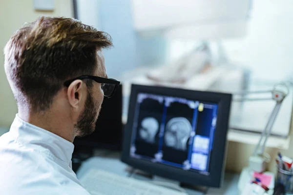 Male Radiologist Reviewing Mri Scan Results Patient Computer Monitor Hospital — Foto de Stock