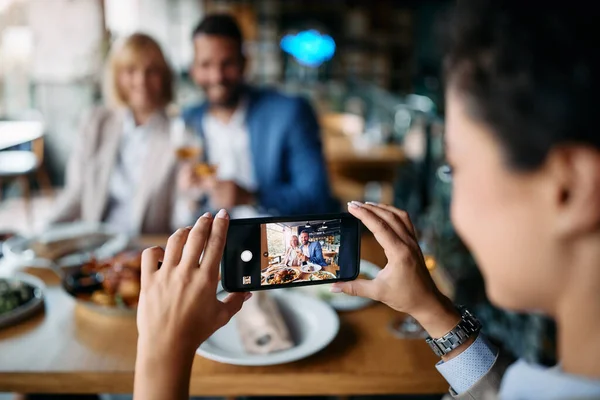 Close Entrepreneur Using Smart Phone Taking Picture Her Colleagues While — Stockfoto