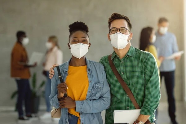 Happy University Couple Protective Face Masks Standing Hallway Looking Camera — Foto Stock