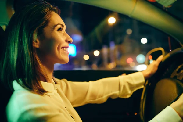 Profile Vie Happy Woman Driving Car Enjoying Road Trip Night — 图库照片