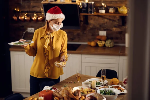 Woman Cleaning Dining Table Christmas Dinner Wearing Face Mask Due — ストック写真