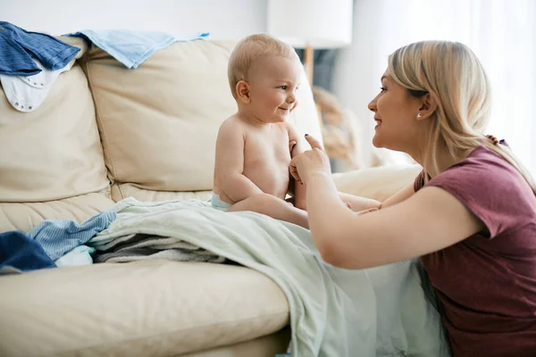 Young Woman Enjoying Motherhood While Spending Time Her Baby Son — Stock Photo, Image