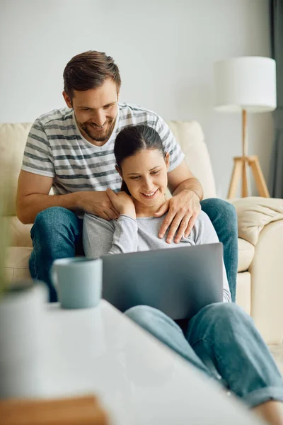 Happy Woman Her Husband Using Computer While Relaxing Together Home — Foto de Stock