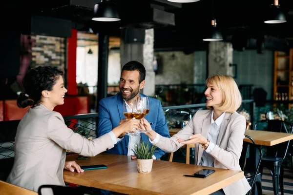 Happy Entrepreneurs Toasting Wineglasses While Relaxing Work Cafe — Stockfoto