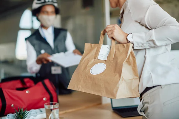 Close Businesswoman Holding Food Delivery Bag Signing Deliverer Office — Stock Fotó