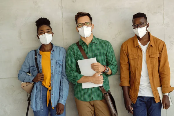 Happy College Students Wearing Protective Face Masks Ang Looking Camera — Foto Stock