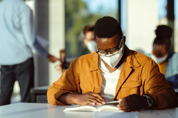 Black Student Wearing Protective Face Mask While Studying Lecture Hall — Stok fotoğraf