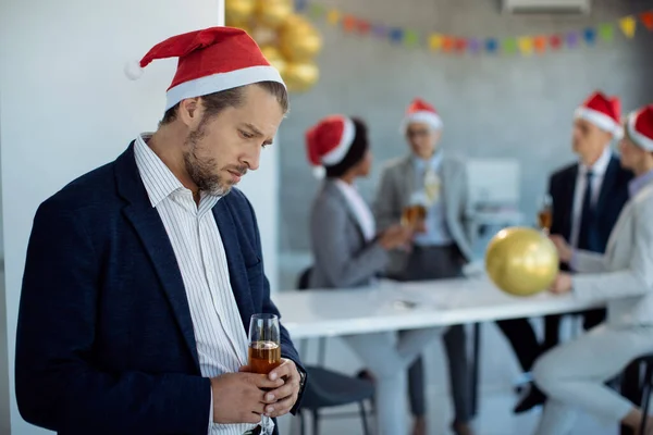 Sad Businessman Glass Champagne Standing Apart His Colleagues New Year — ストック写真