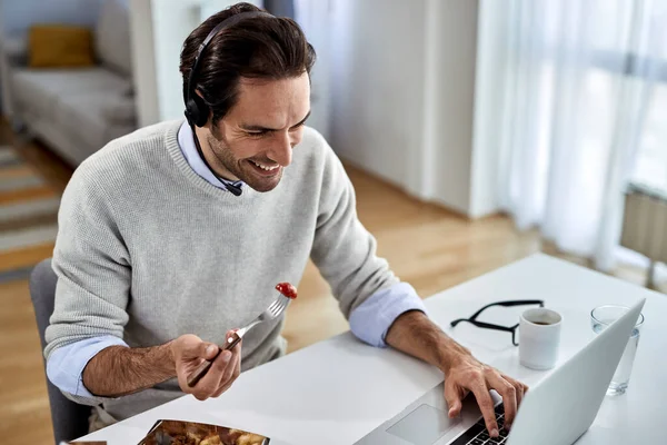 Happy Freelance Worker Eating While Working Computer Home — Photo