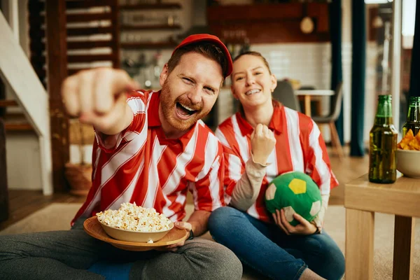 Excited Man His Girlfriend Celebrating While Watching Soccer Match Home — Foto Stock