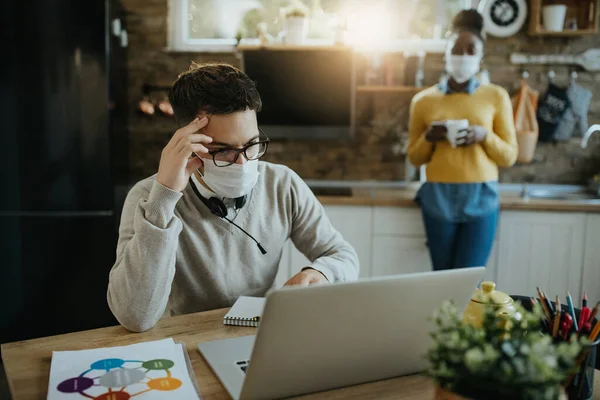 Distraught Entrepreneur Having Problems While Working Computer Home Wearing Protective — Foto Stock