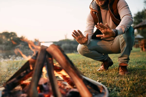 Unrecognizable Man Warming Bonfire While Camping Nature Copy Space — Stok fotoğraf