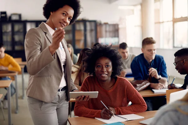 Black Female Student Writing Notes While Teacher Explaining Lecture Class — Stok Foto