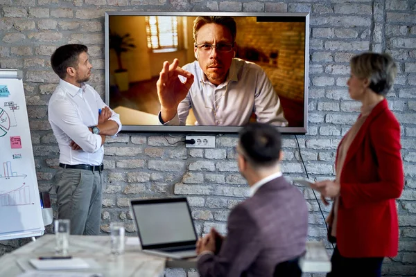 Mid Adult Businessman Talking Team While Video Conferencing Remote Location — Fotografia de Stock
