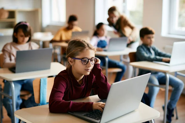 Schoolgirl Using Laptop Computer Class Elementary School — 스톡 사진
