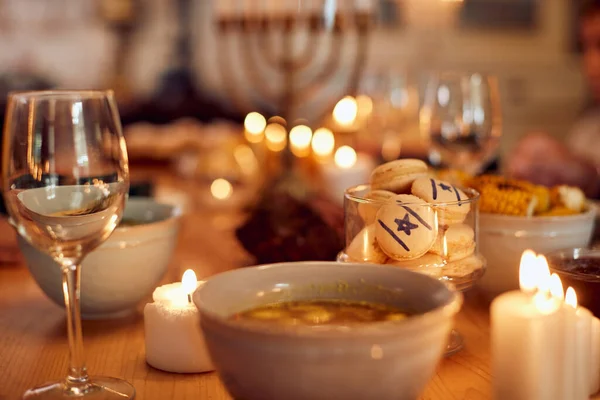 Close Dining Table Prepared Hanukkah Traditional Meal — Foto Stock