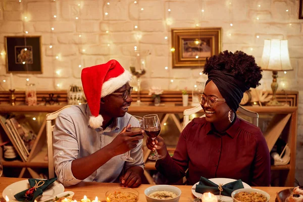 Happy African American Couple Having Fun Toasting While Eating Dining — ストック写真
