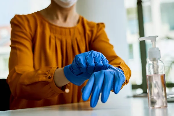 Close Businesswoman Protecting Her Hands Glover While Working Office Virus — Stok Foto