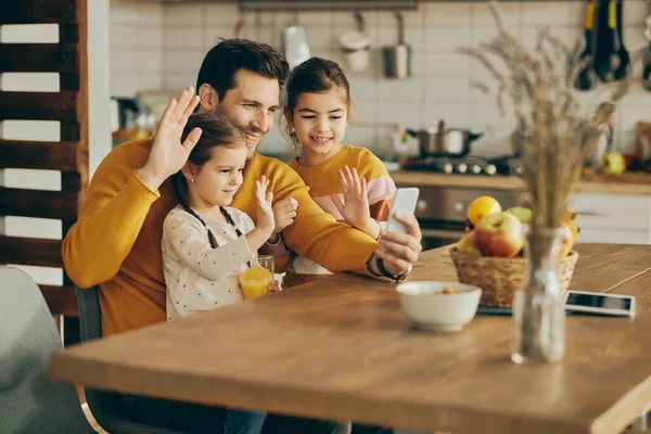 Happy Father Daughters Greeting Someone Video Call Mobile Phone Home — Stock Fotó