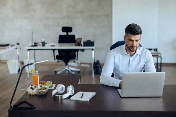 Young Businessman Using Computer While Working Office — kuvapankkivalokuva