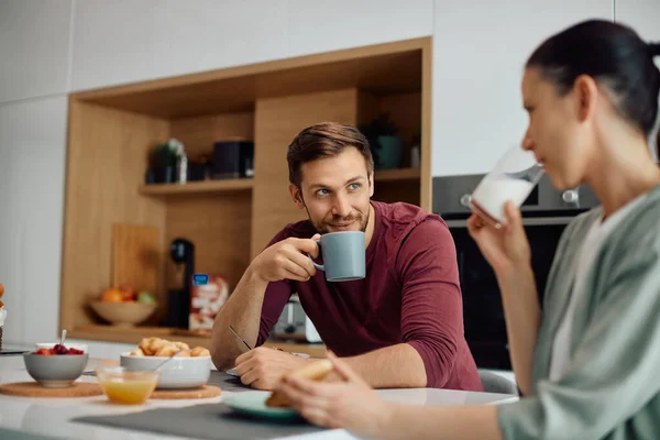 Smiling Man Drinking Coffee Talking His Wife While Enjoying Breakfast —  Fotos de Stock