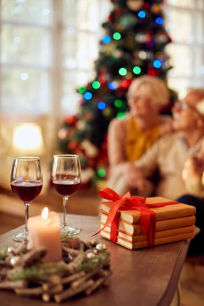Close Books Wrapped Red Ribbon Two Wineglasses Table Christmas Day — Stockfoto