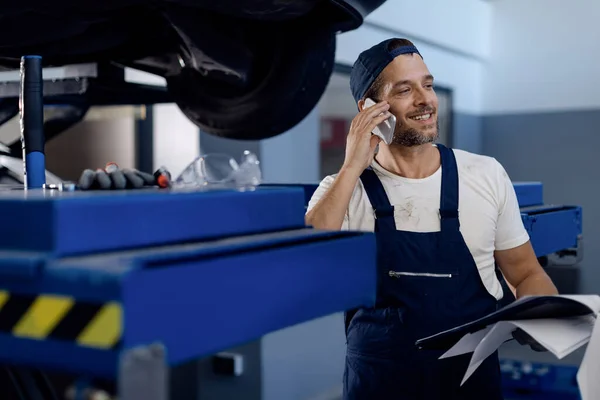 Happy Car Repairman Communicating Mobile Phone While Working Workshop — Fotografia de Stock
