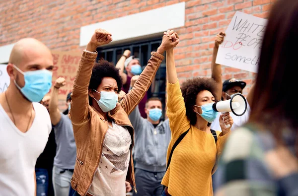 Multi Ethnic Crowd People Wearing Protective Face Mask While Protesting — Stok fotoğraf