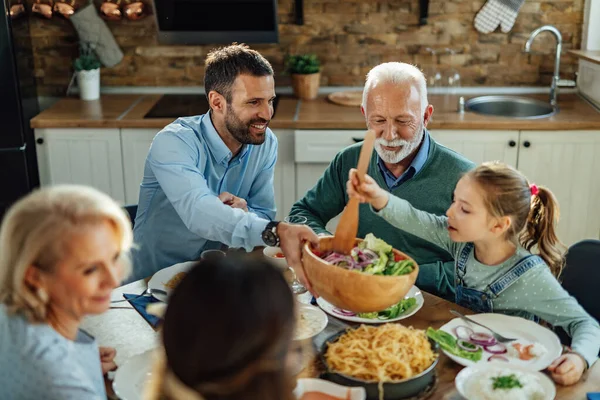 Happy Extended Family Having Lunch Eating Healthy Food Dining Table — 图库照片