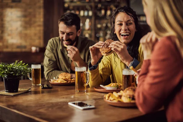 Group Happy Friends Talking Having Fun While Eating Hamburgers Drinking — Foto de Stock