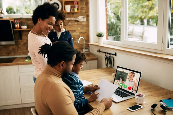 Happy African American Woman Reminding Her Husband Finish Work Laptop — Stock Photo, Image