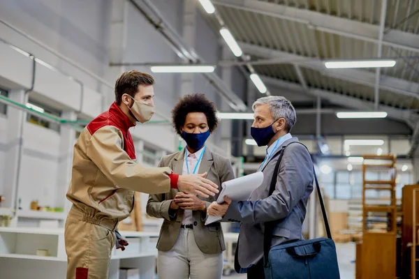 Company Managers Wood Factory Worker Wearing Face Masks Talking While — Foto de Stock