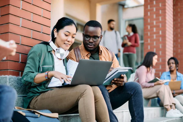 Happy Asian College Student Her African American Friend Surfing Net — Zdjęcie stockowe