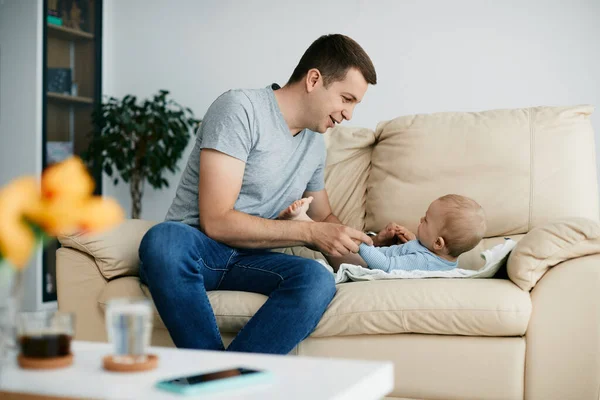 Young Caring Father Enjoying Time His Baby Boy Home — Fotografia de Stock
