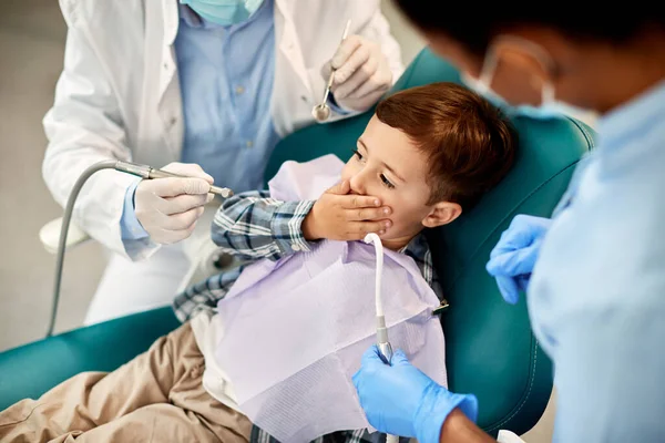 Small Boy Refusing Open His Mouth Dental Examination Dentist Office — Stockfoto