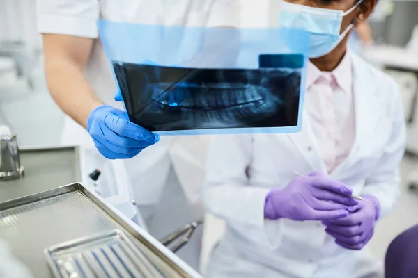 Close Dentist Her Assistant Looking Patient Orthopantomogram Dental Clinic — Fotografia de Stock