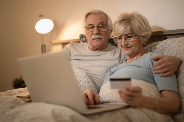 Happy Mature Couple Using Laptop Credit Card While Shopping Online — Photo