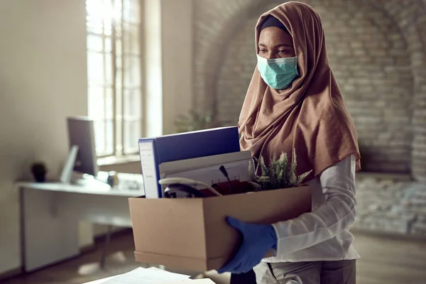 Sad Muslim Businesswoman Carrying Her Belongings Leaving Office Being Fired — Foto Stock