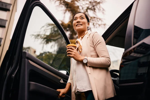 Low Angle View Asian Businesswoman Takeaway Coffee Getting Out Car — 图库照片