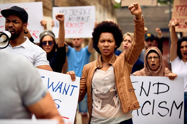 Multi Ethnic Crowd People Protesting Racism City Streets Focus African — ストック写真