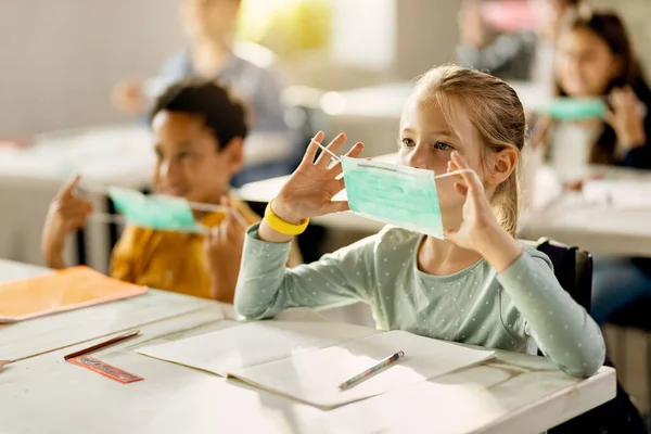 Schoolgirl Her Classmates Learning How Properly Put Protective Face Mask — Stok Foto