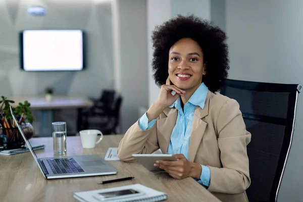 Happy Black Entrepreneur Working Wireless Technology Her Office Desk Looking — Φωτογραφία Αρχείου